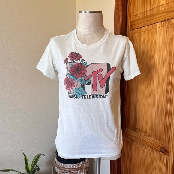 MTV Small Floral Graphic Tee Tshirt Cream Off White Streetwear Casual Trendy - Picture 2 of 6